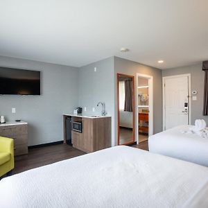 Queen Room Two Queen Beds Upper Floor